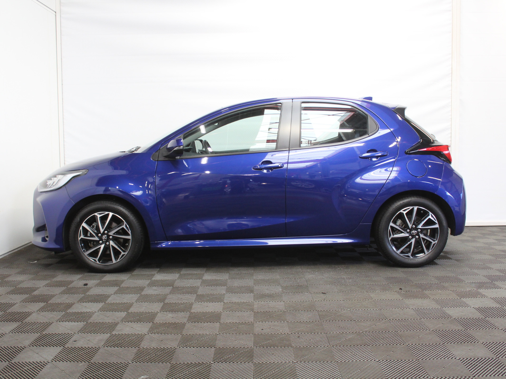 Toyota Yaris 1.5 Hybrid Dynamic CARPLAY | CAMERA | CLIMATE | LMV16 | LED | DAB | ADAPCRUISE 57541441-0.jpg | Autobedrijf Verharen